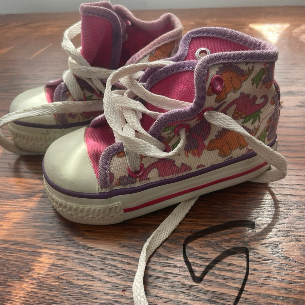 Converse vintage size 5 pink dinosaur